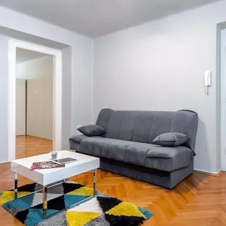 Klarina Apartment *